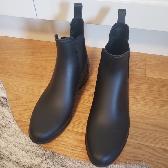 Black Rain Chelsea Booties - Picture 3 of 4